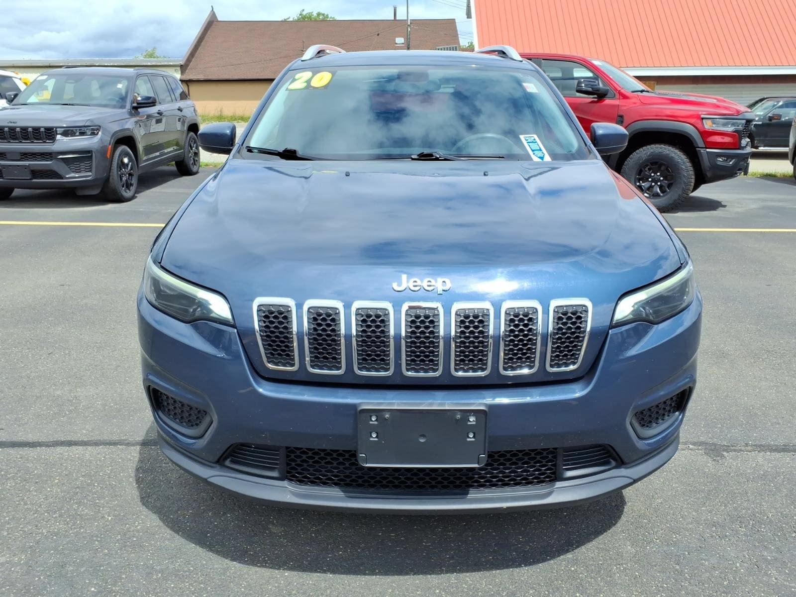 Used 2020 Jeep Cherokee Latitude AWD/4WD image 2