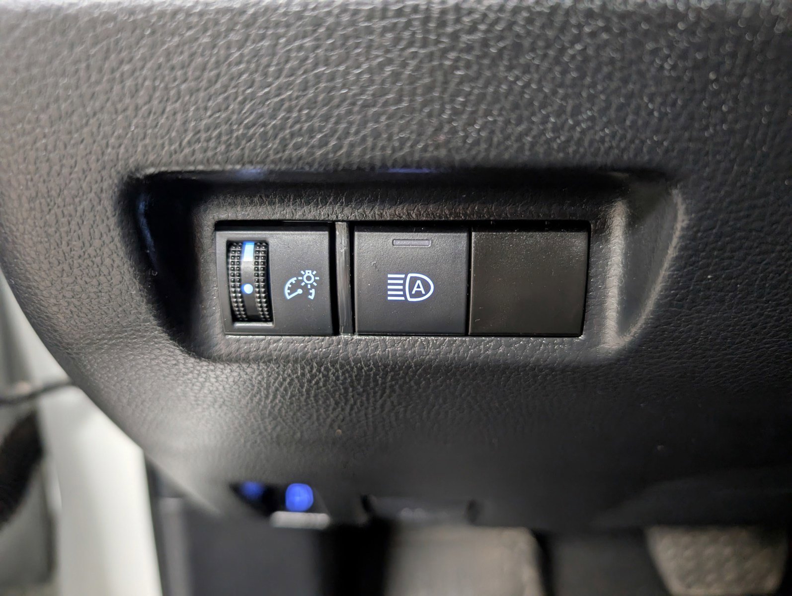 Used 2022 Toyota RAV4 XLE image 24