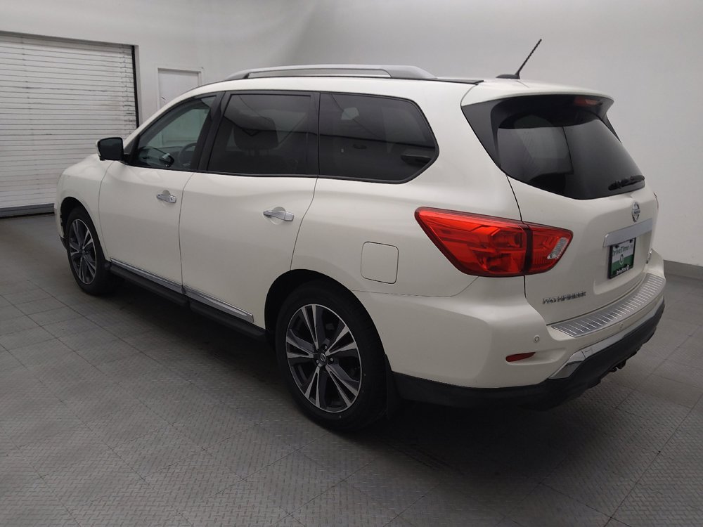 Used 2017 Nissan Pathfinder Platinum w/ Family Entertainment Package AWD/4WD image 3