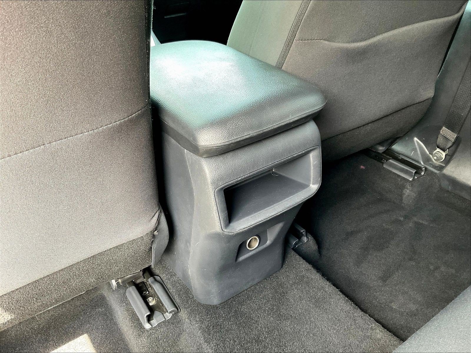 Used 2019 Toyota RAV4 LE AWD/4WD image 10