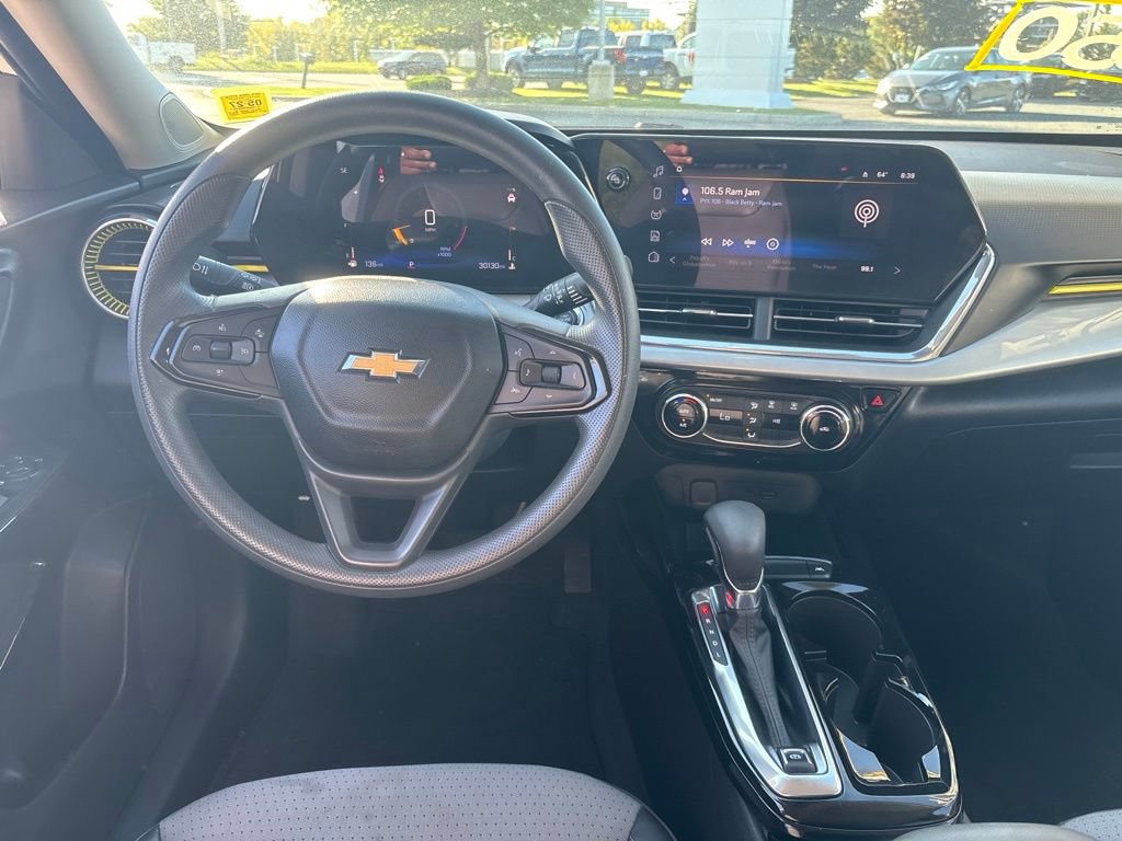Used 2024 Chevrolet Trax LT FWD image 26
