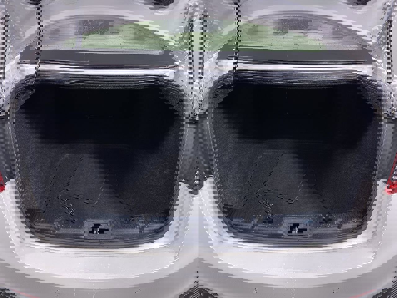 Used 2018 Ford Taurus Limited w/ Driver Assist Package image 14