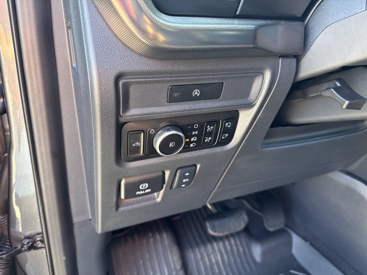 Used 2025 Ford F150 Lariat w/ Equipment Group 502A High AWD/4WD image 30