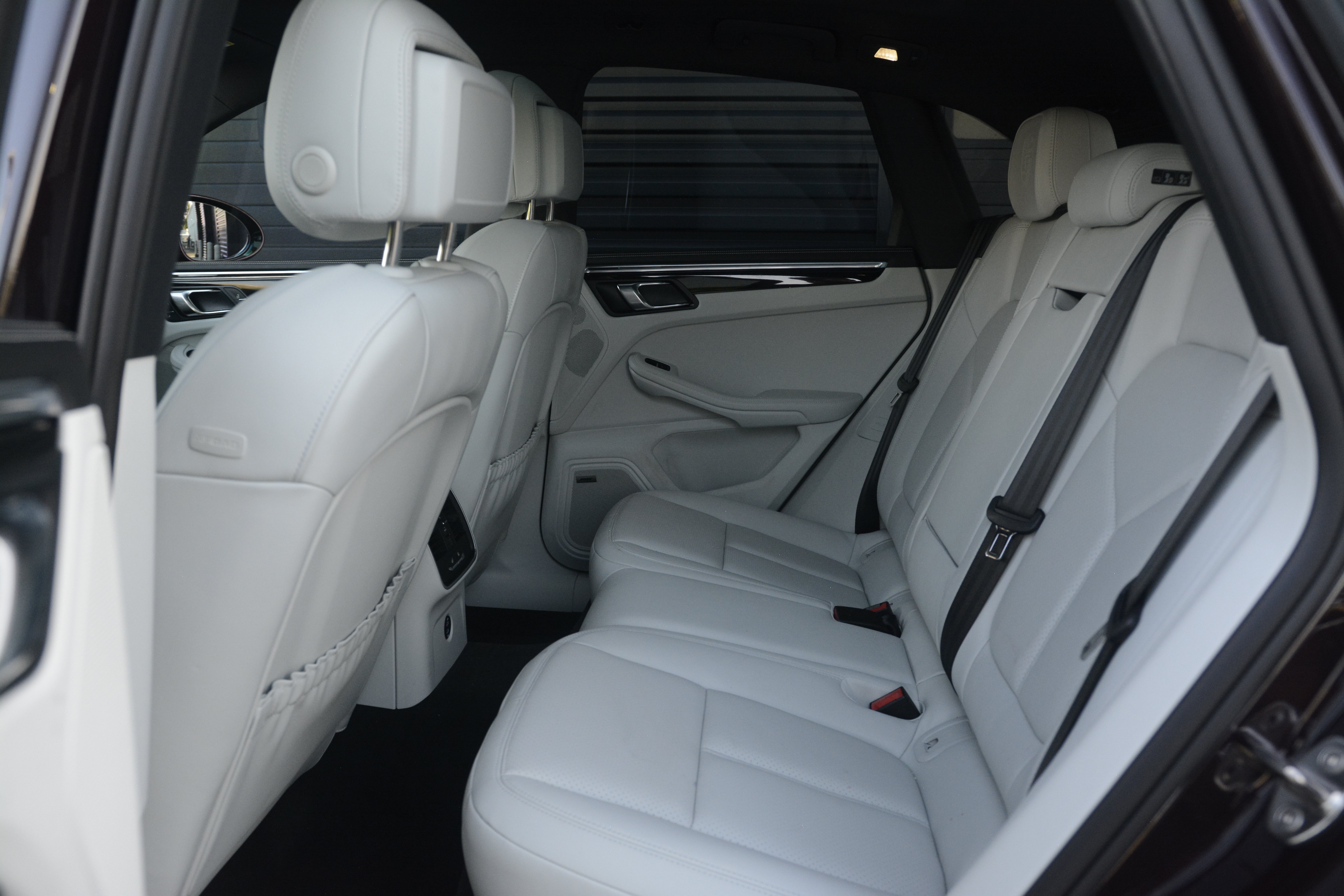 Certified 2026 Porsche Macan AWD/4WD image 31