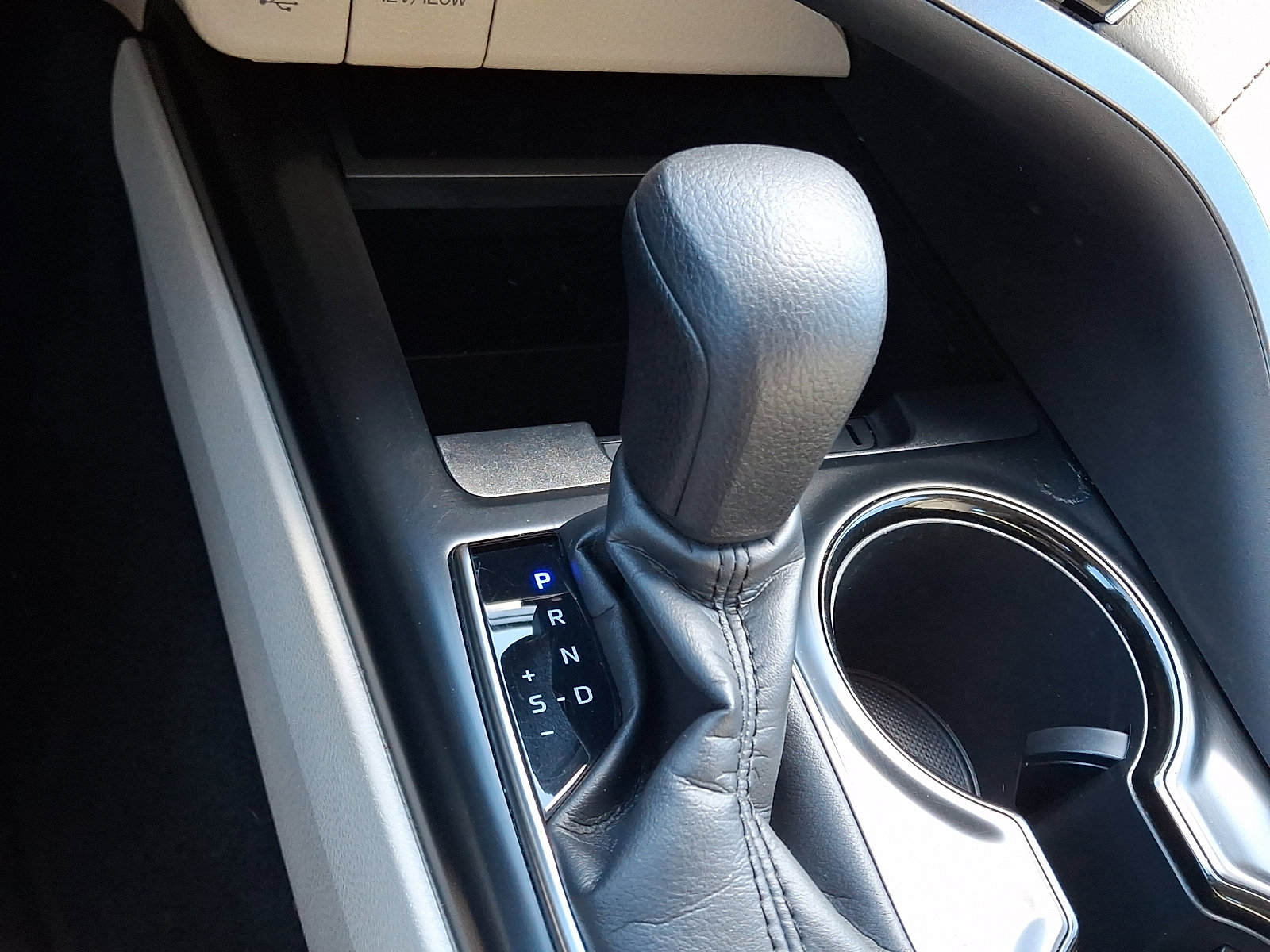 Used 2018 Toyota Camry LE image 14