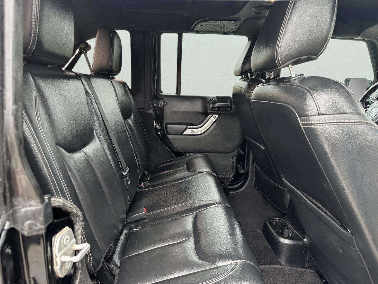 Used 2015 Jeep Wrangler Unlimited Rubicon w/ Dual Top Group AWD/4WD image 15