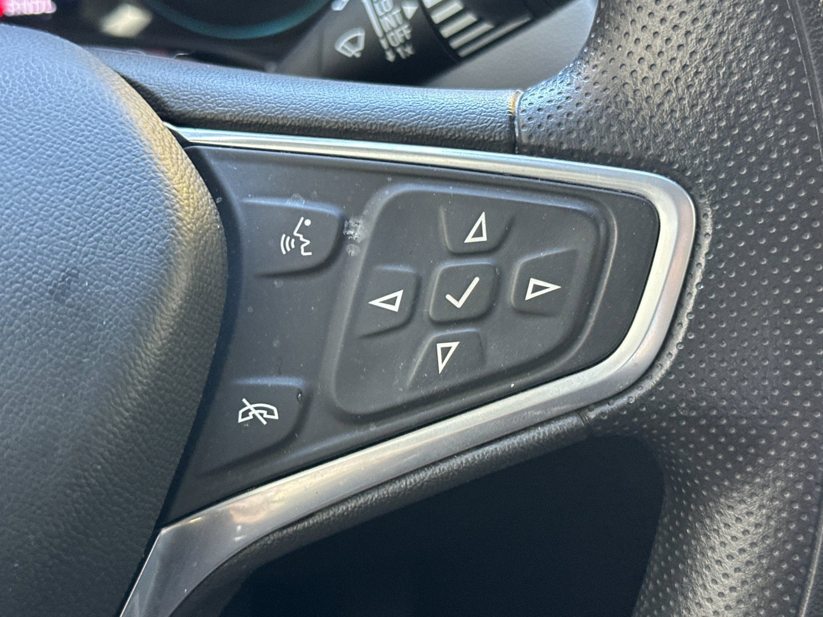 Used 2023 Chevrolet Equinox LT image 28