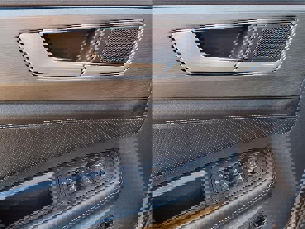 Used 2024 Volkswagen Atlas Cross Sport SE image 14