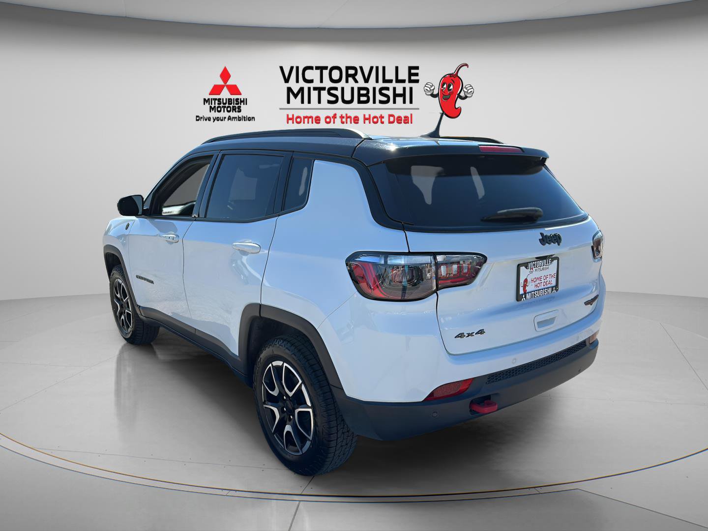 Used 2024 Jeep Compass Trailhawk AWD/4WD image 7