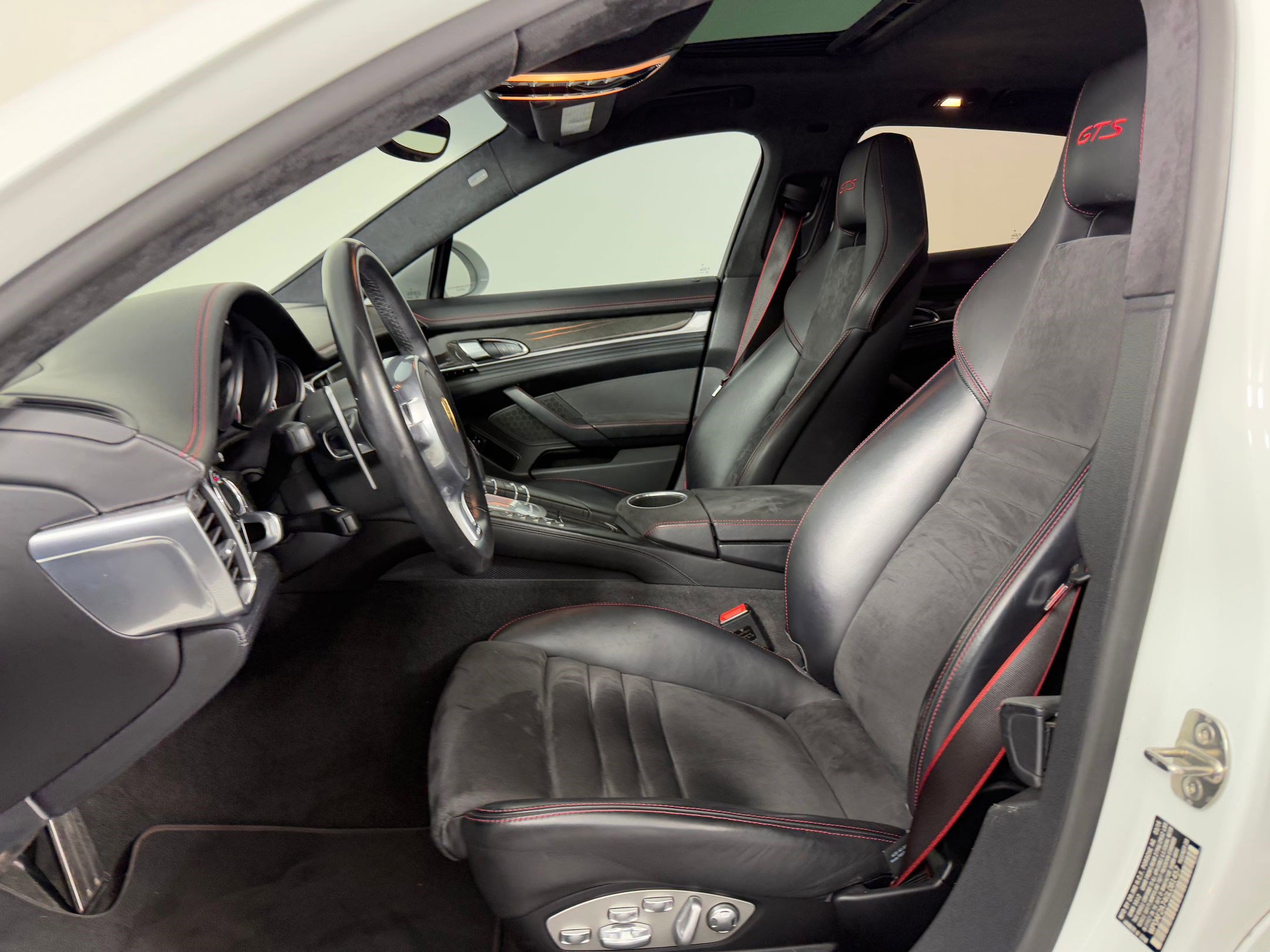 Used 2016 Porsche Panamera GTS image 5