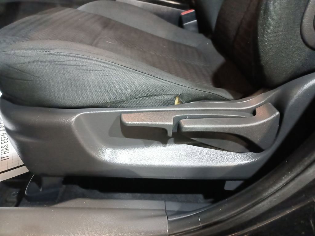 Used 2022 Mitsubishi Eclipse Cross LE image 13