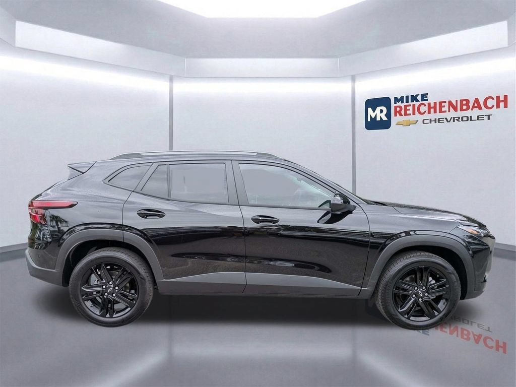 Used 2026 Chevrolet Trax ACTIV w/ Driver Confidence Package FWD image 3
