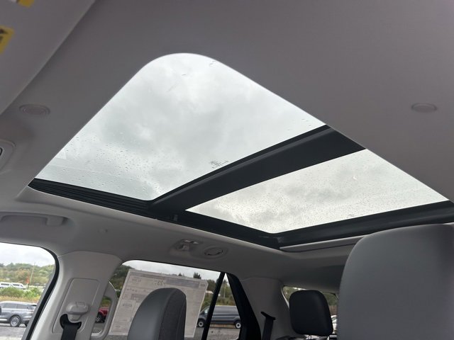 New 2025 Ford Explorer Active image 17