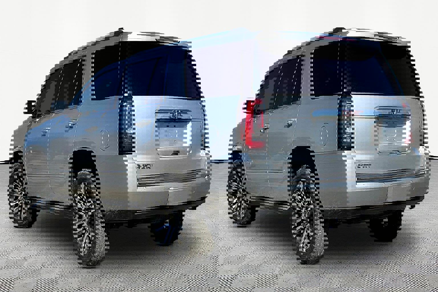 Used 2020 GMC Yukon Denali w/ Denali Premium Package image 4