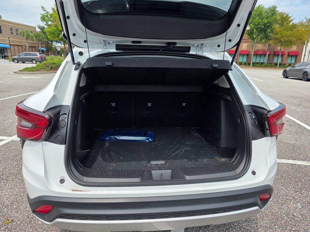 Used 2025 Chevrolet Trax LT FWD image 31
