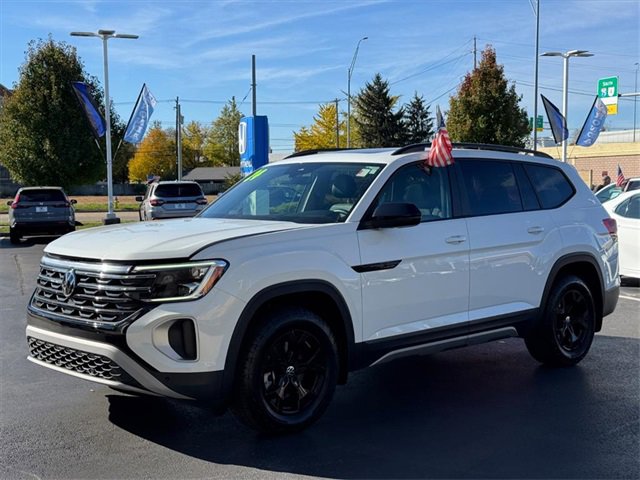 Used 2024 Volkswagen Atlas Peak Edition SE image 7