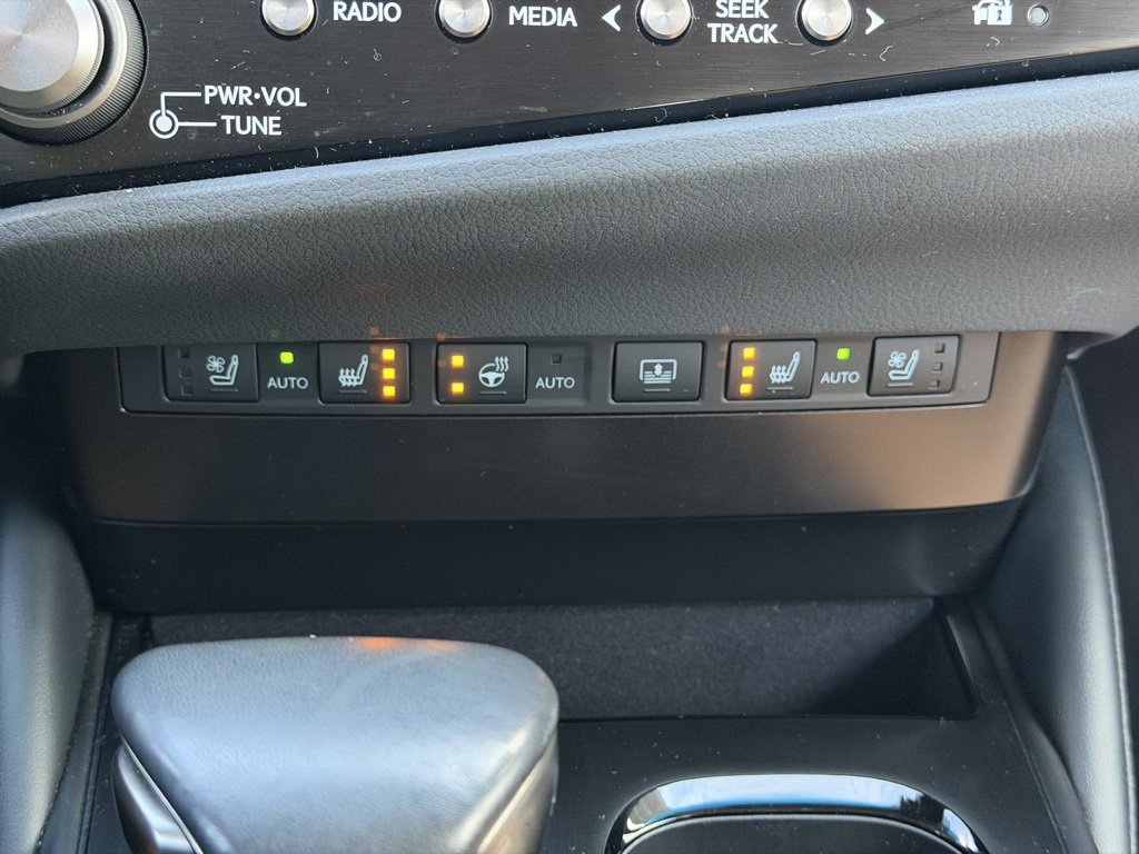 Used 2023 Lexus ES 350 Ultra Luxury image 29