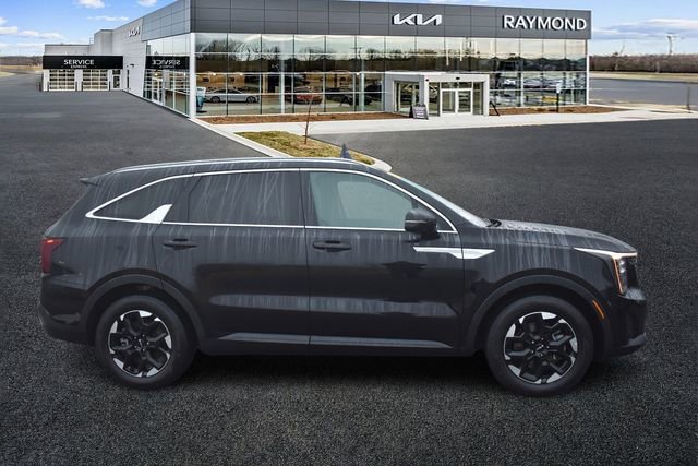 Used 2025 Kia Sorento S image 2