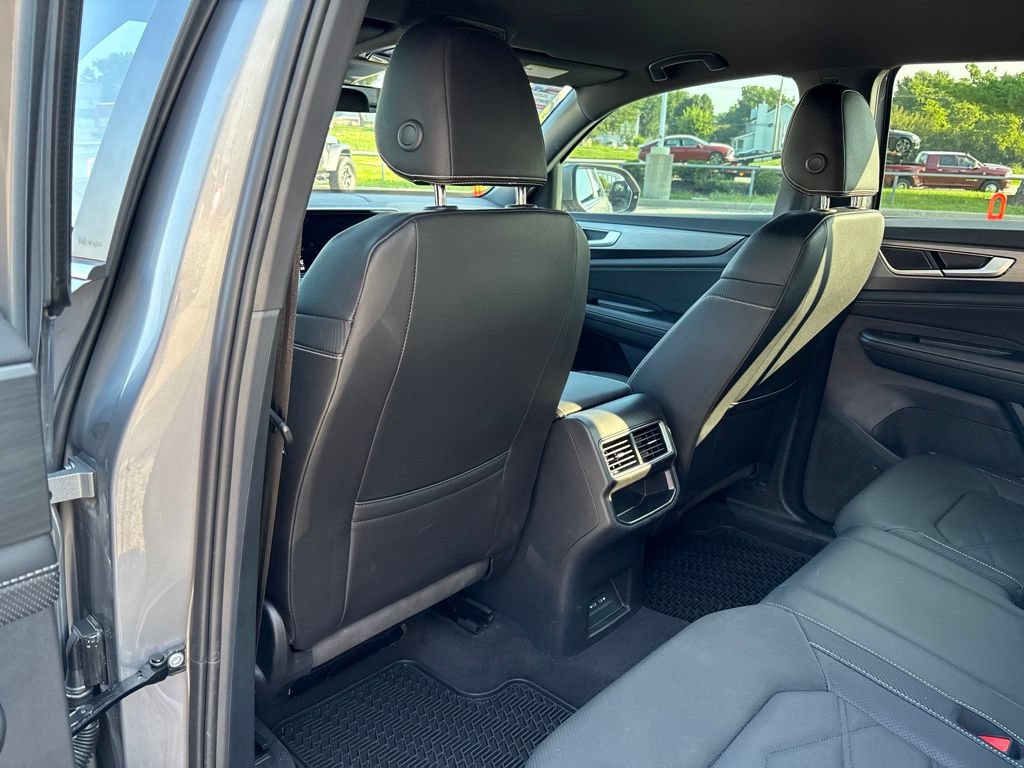 Used 2026 Volkswagen Atlas Cross Sport SE AWD/4WD image 40
