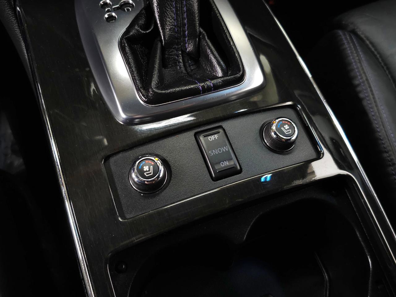 Used 2016 INFINITI QX70 AWD w/ Premium Package image 31