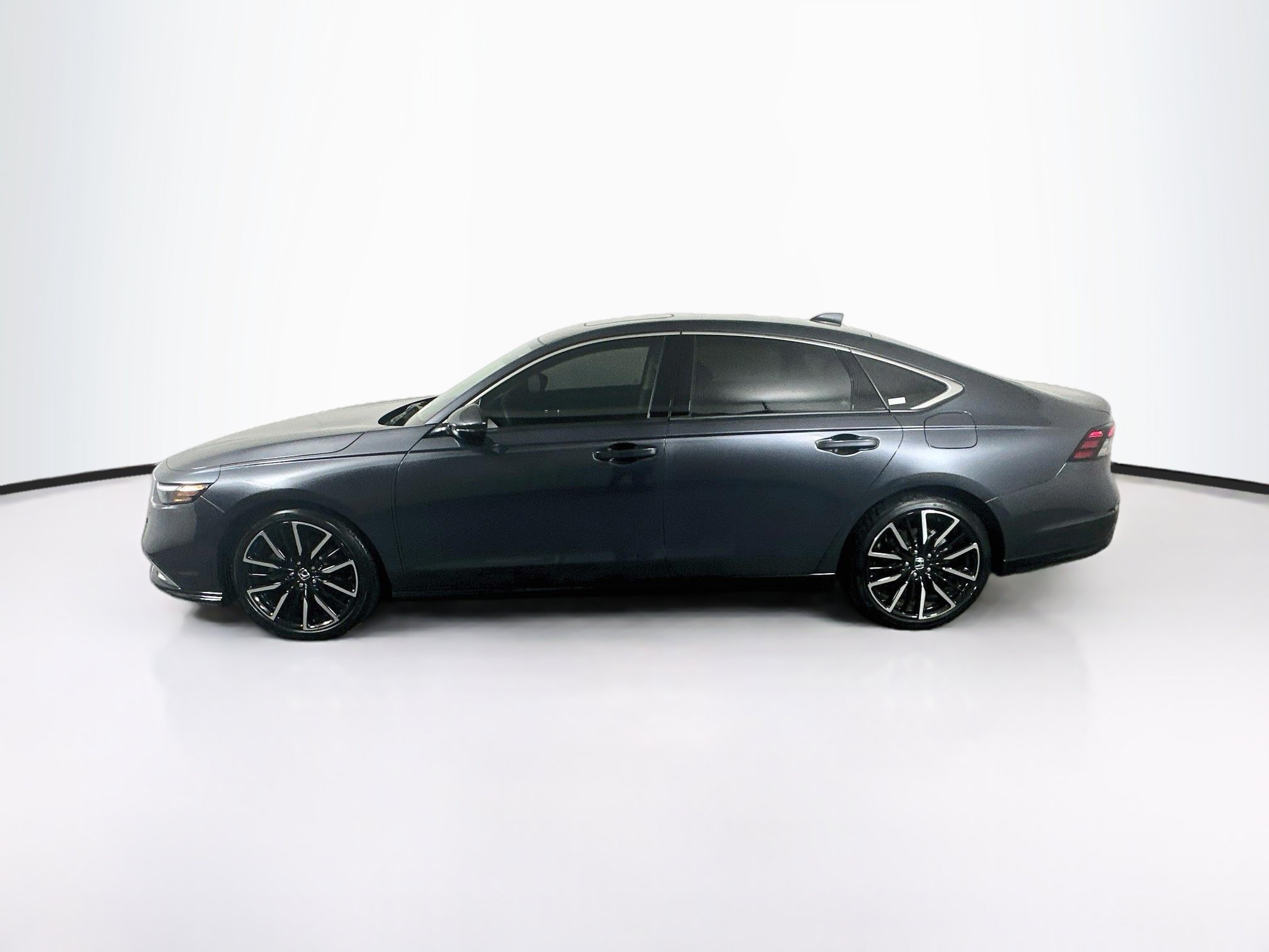 Used 2025 Honda Accord Touring image 4