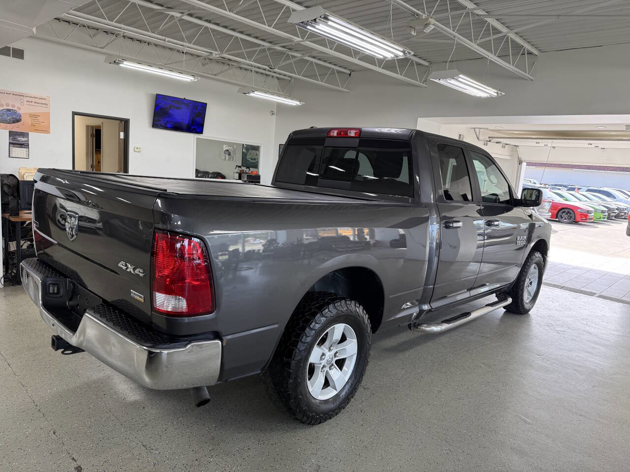 Used 2018 RAM 1500 Classic SLT image 9
