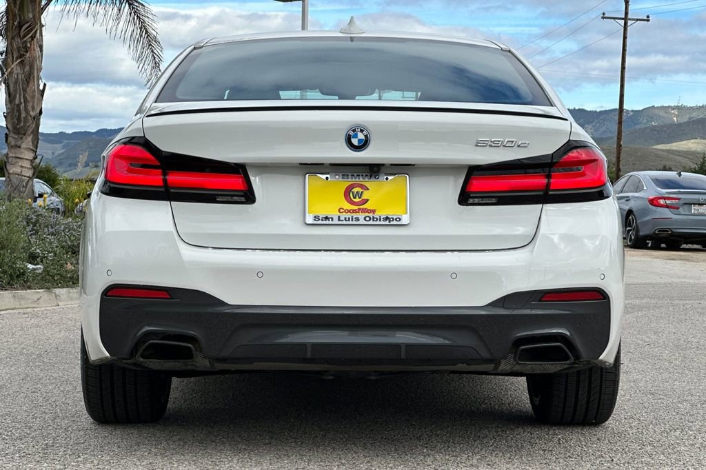 Used 2023 BMW 530e w/ M Sport Package image 4