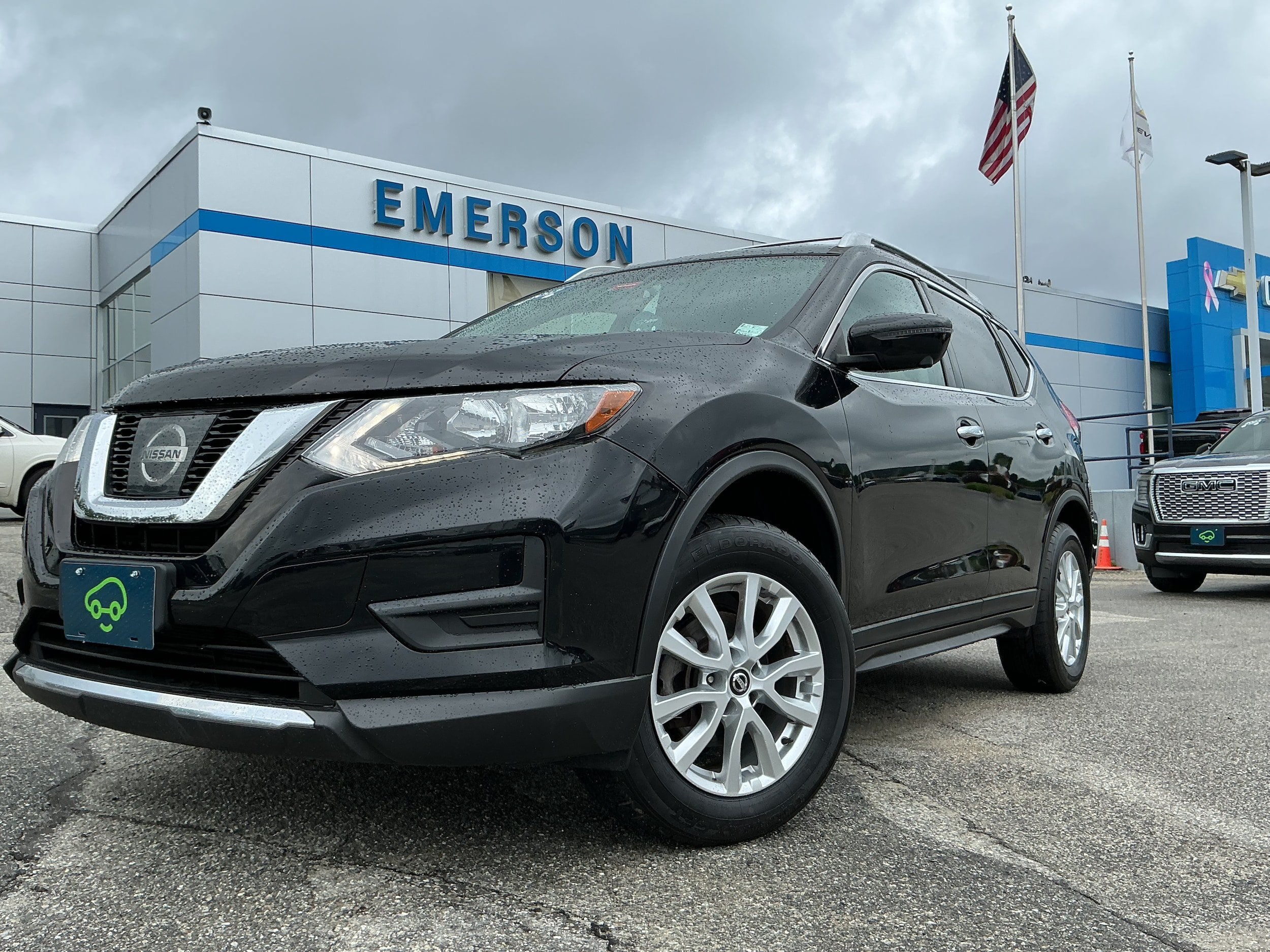 Used 2017 Nissan Rogue SV w/ Sun & Sound Touring Package AWD/4WD image 3