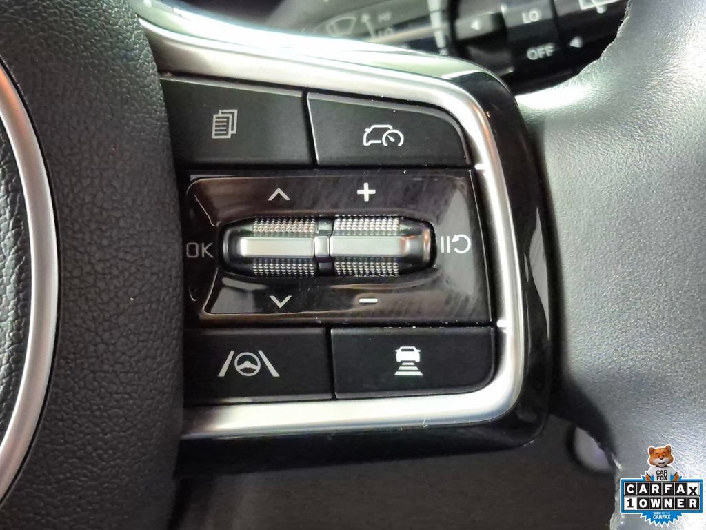 Used 2025 Kia Carnival FWD image 13