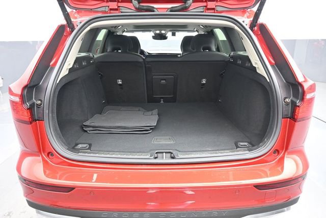 Used 2025 Volvo V60 B5 Cross Country Plus AWD/4WD image 29