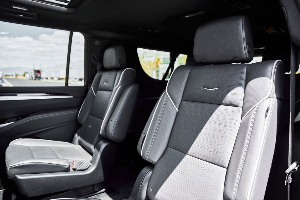 Used 2025 Cadillac Escalade ESV Sport AWD/4WD image 46