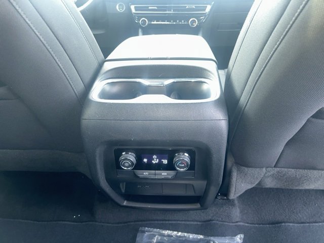 Used 2025 Chevrolet Traverse LT image 33