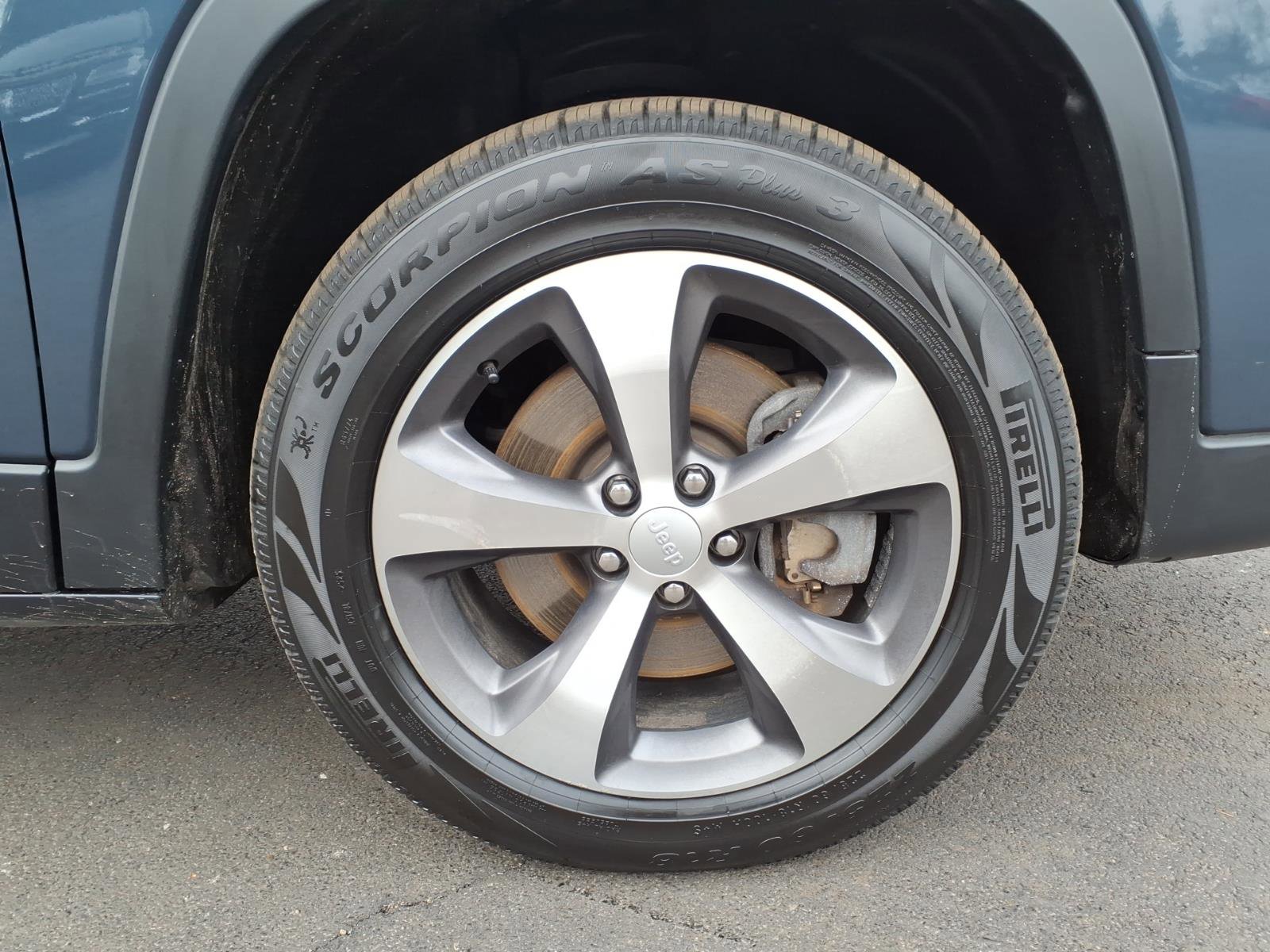 Used 2020 Jeep Cherokee Limited w/ Luxury Group image 8