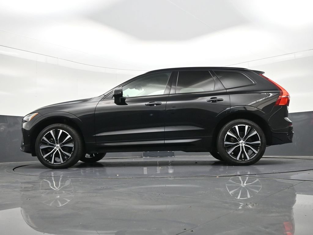Used 2024 Volvo XC60 B5 Plus image 25