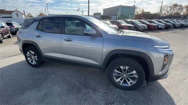 Used 2025 Chevrolet Equinox LT image 3