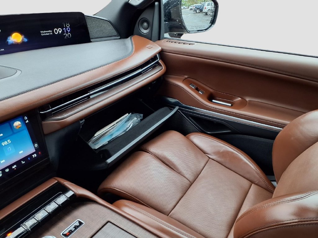 Used 2025 Lincoln Navigator Reserve AWD/4WD image 23