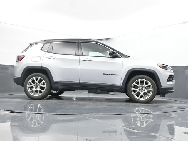 Used 2025 Jeep Compass Limited AWD/4WD image 46