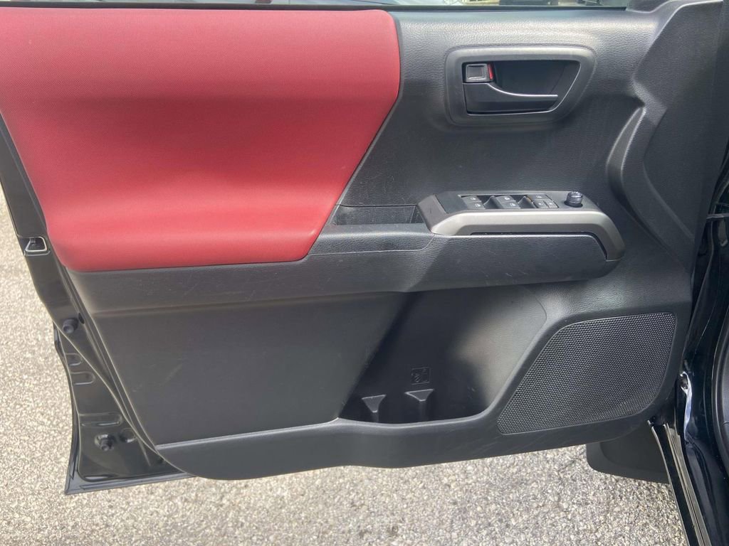 Used 2022 Toyota Tacoma SR5 w/ Technology Package image 11