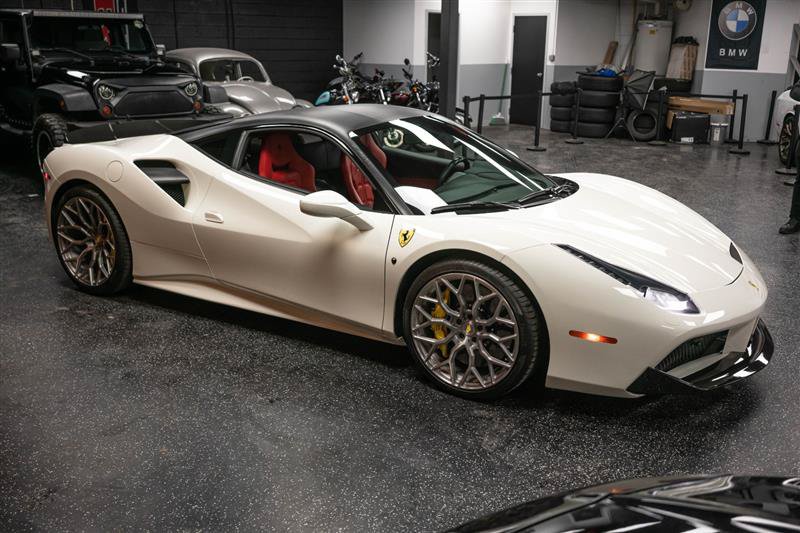 Used 2018 Ferrari 488 GTB RWD image 4