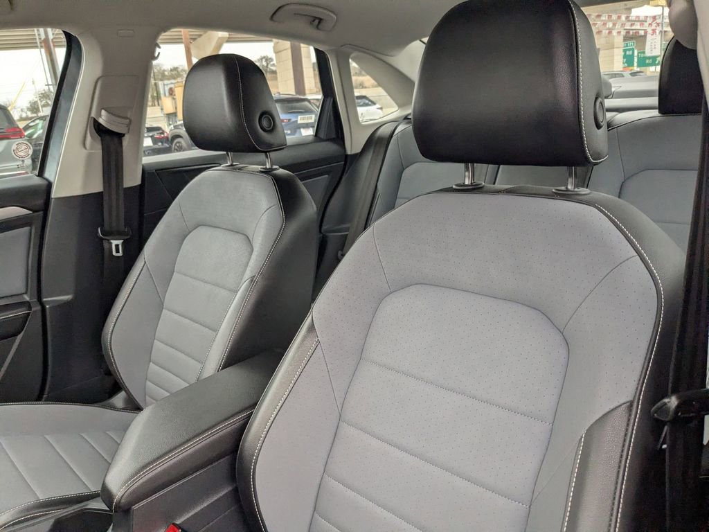 Used 2025 Volkswagen Jetta SE image 13