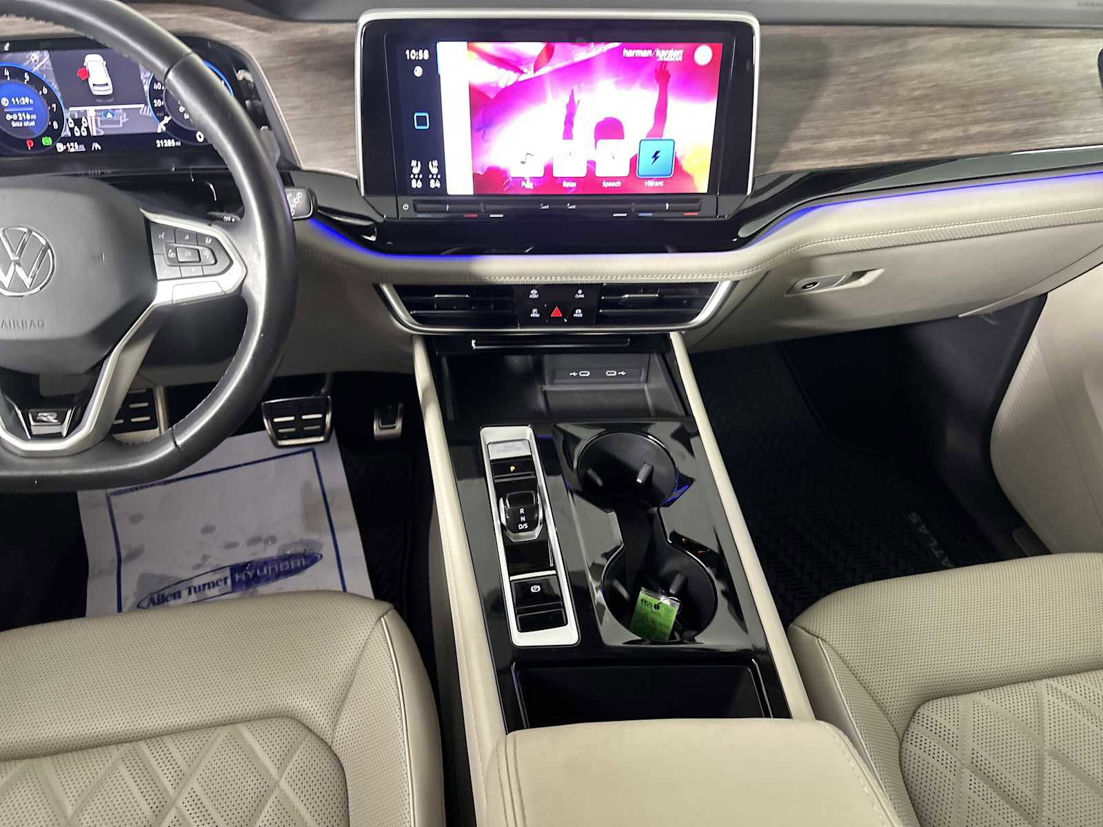 Used 2024 Volkswagen Atlas SEL Premium R-Line image 12