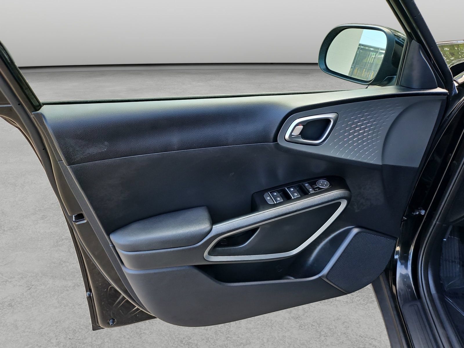 Used 2025 Kia Soul LX FWD image 28
