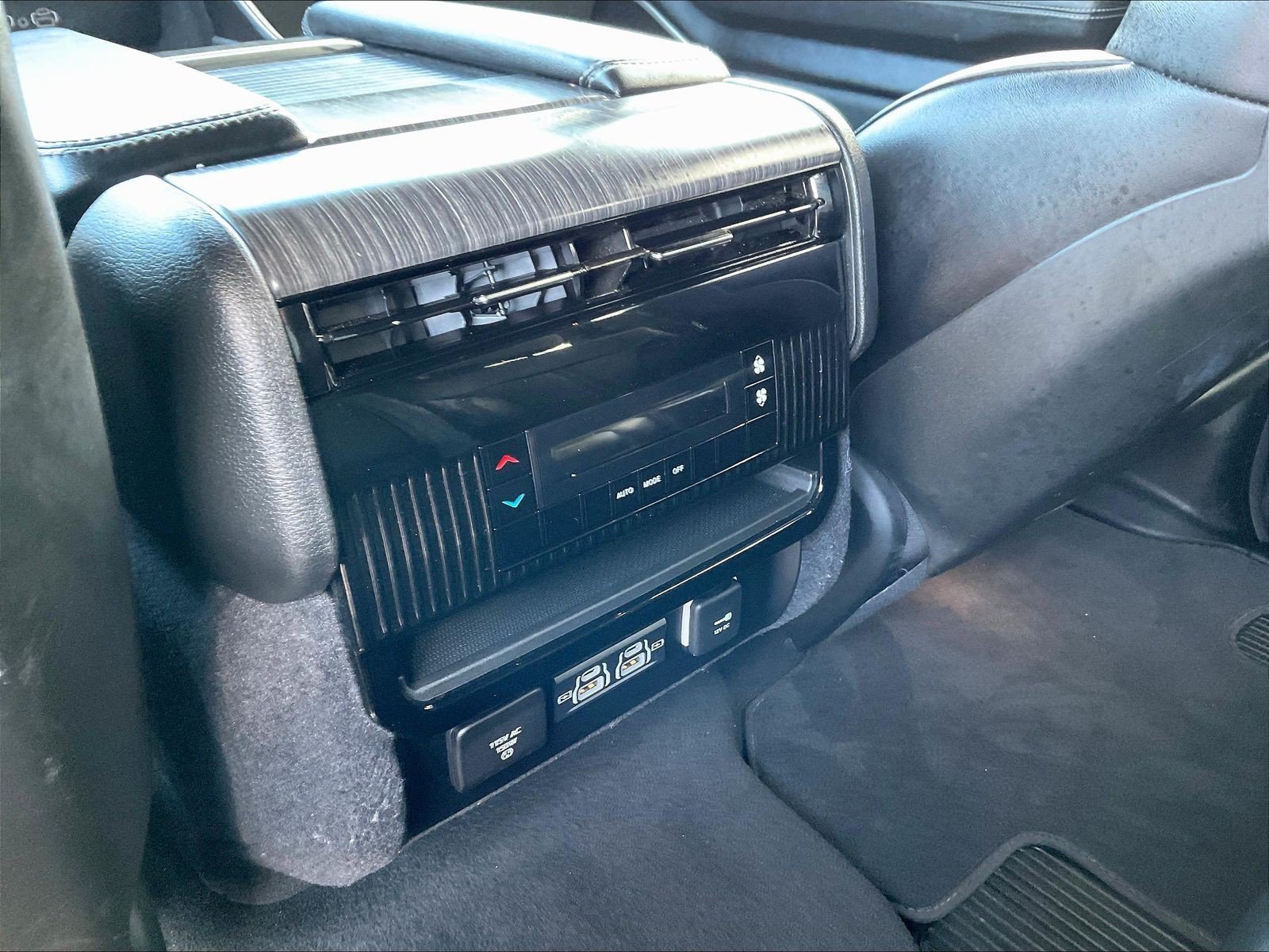 Used 2024 Jeep Wagoneer Series II w/ Flexible Seating Group RWD image 12