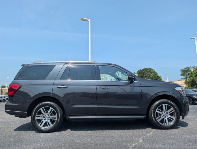 Used 2024 Ford Expedition Limited AWD/4WD image 10