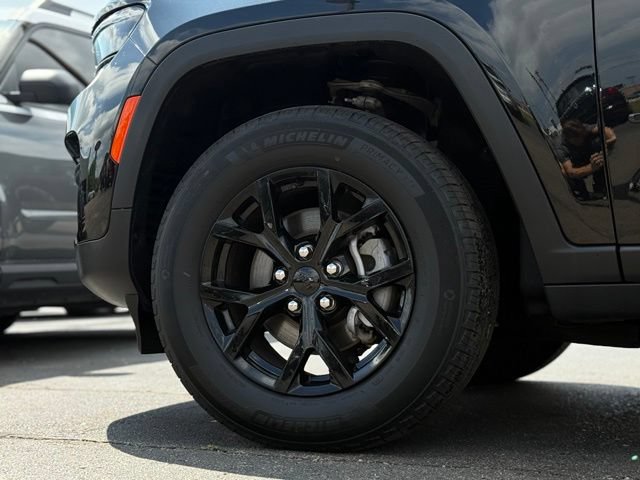 Used 2025 Jeep Grand Cherokee Altitude AWD/4WD image 49
