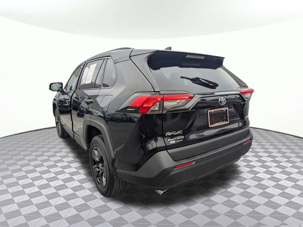 Used 2023 Toyota RAV4 XLE image 5