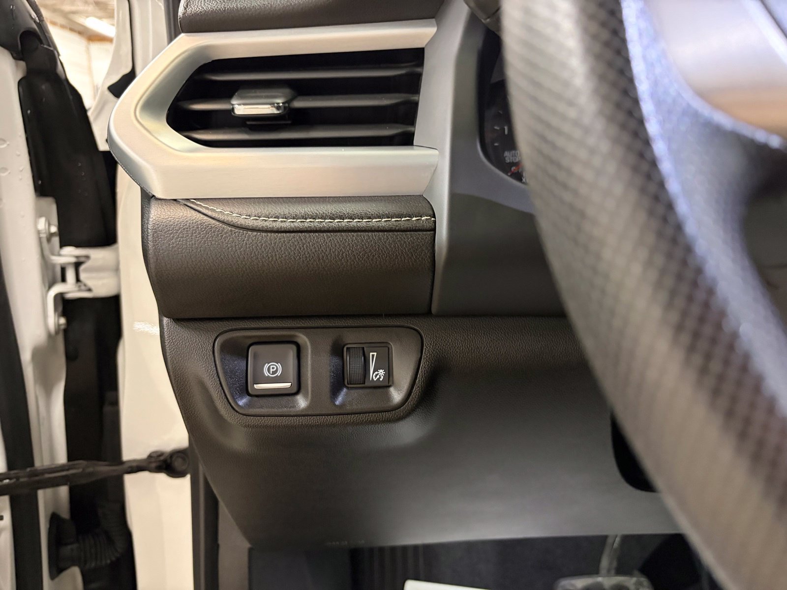 Used 2021 GMC Acadia SLE w/ Driver Convenience Package AWD/4WD image 16