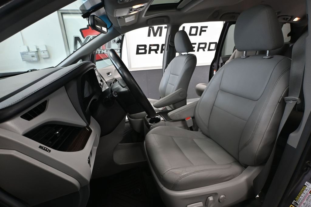 Used 2015 Toyota Sienna XLE AWD/4WD image 23