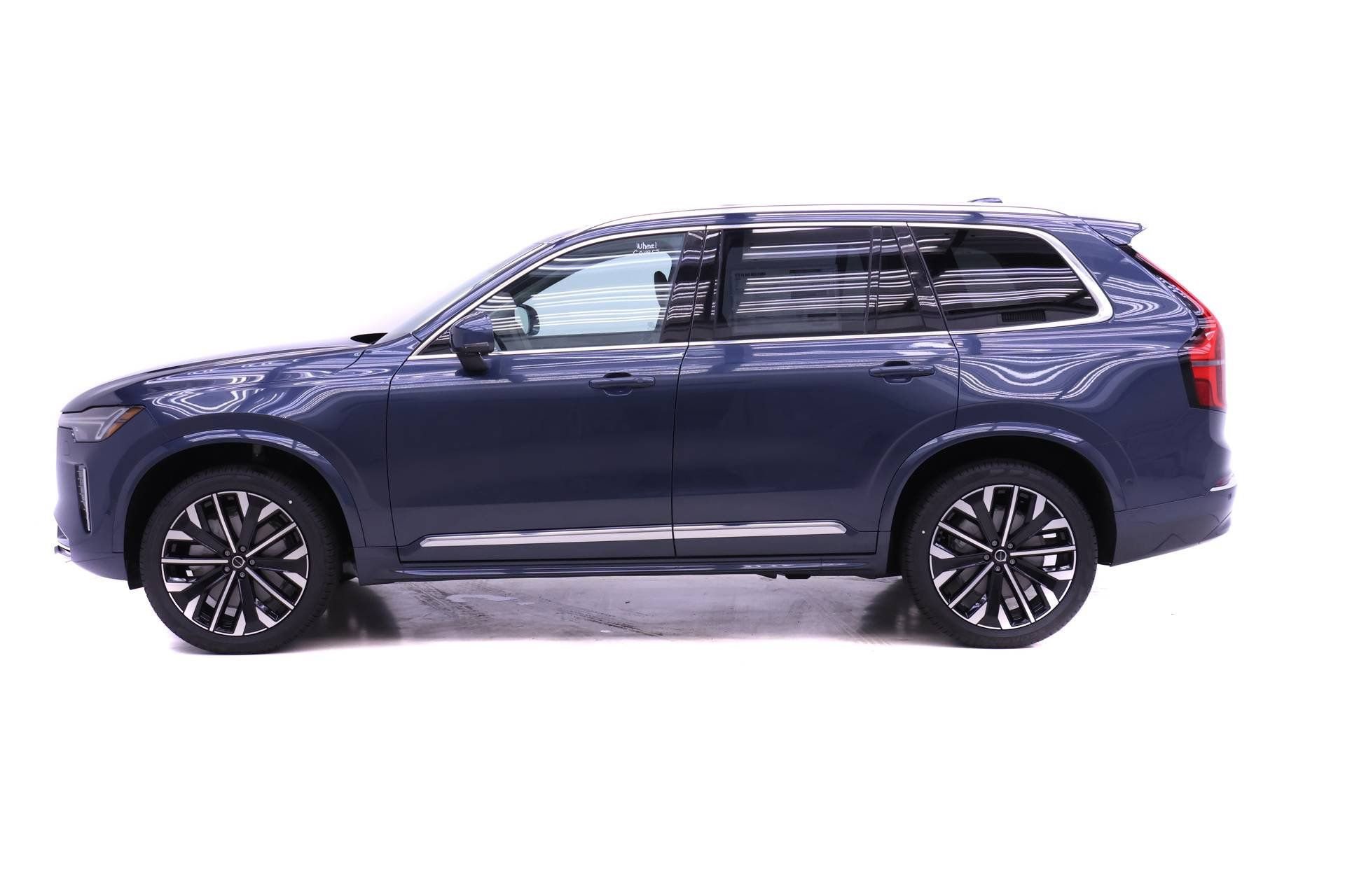 New 2026 Volvo XC90 B6 Ultra w/ Protection Package image 3