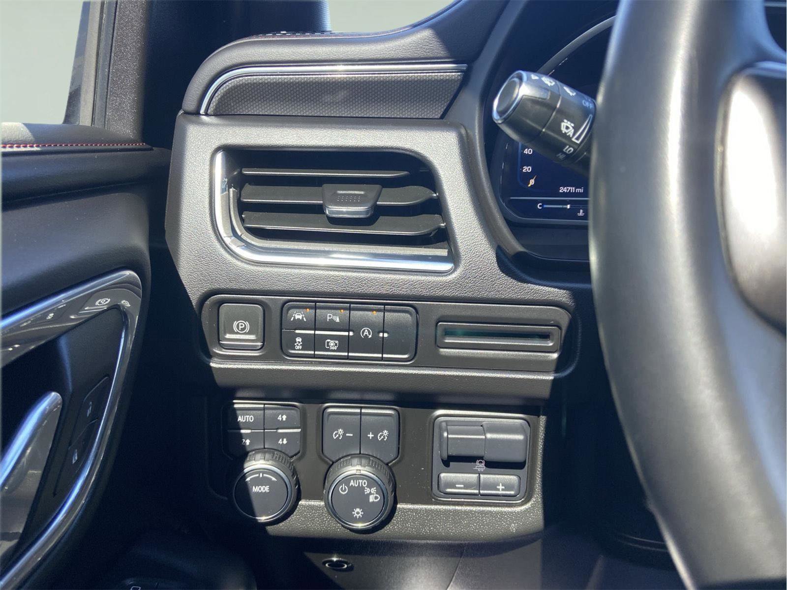 Used 2023 Chevrolet Suburban RST w/ Luxury Package AWD/4WD image 19